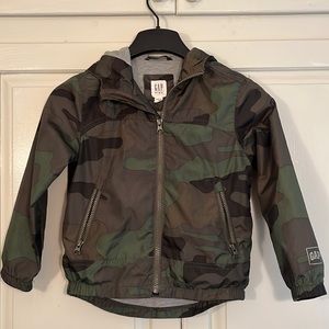 Gap Kids XS (5) camo gray lined rain coat.
